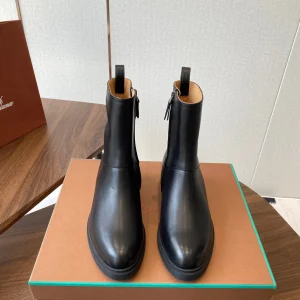 LP latest short boots black  calfskin 388110