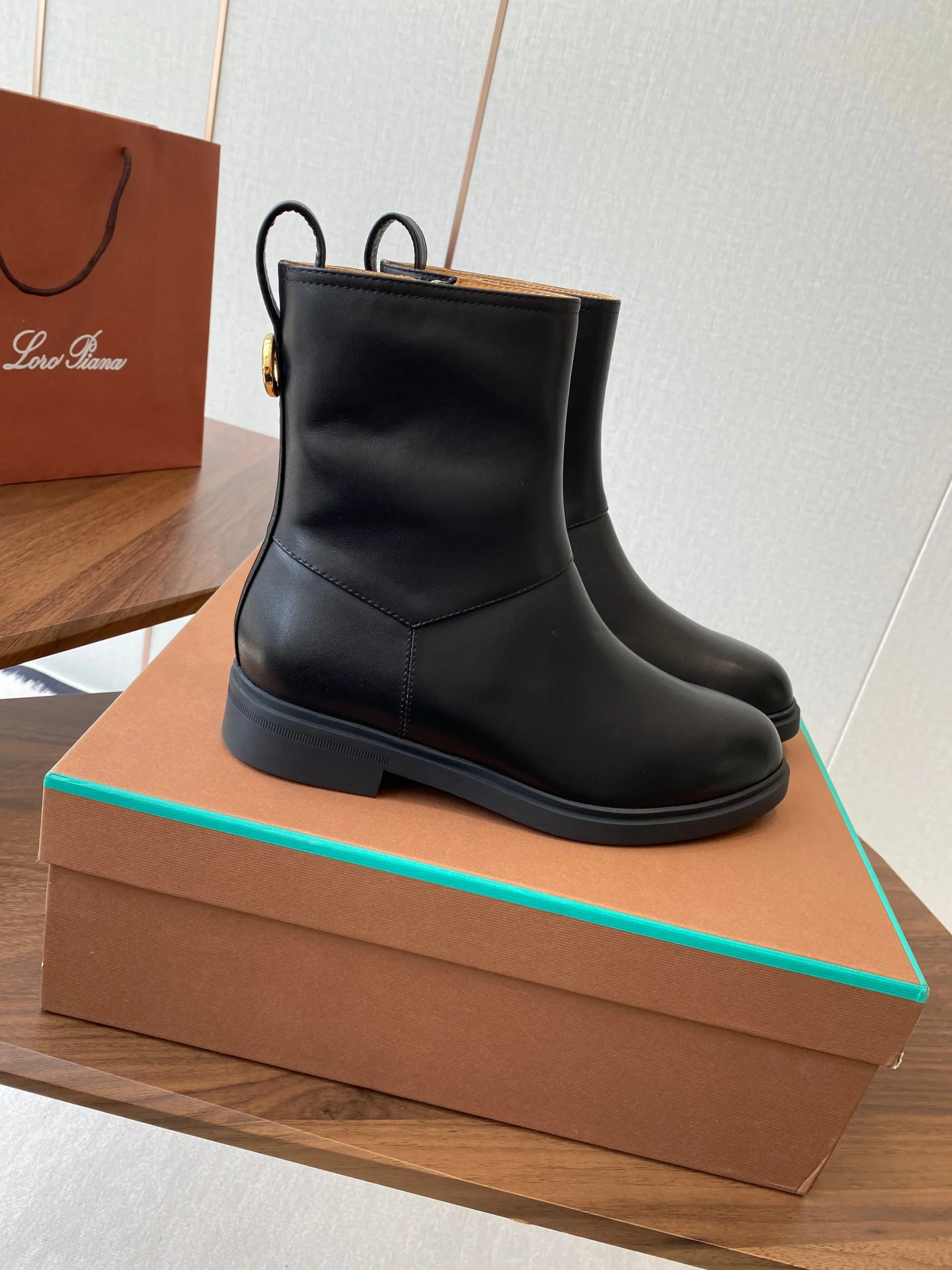 LP latest short boots black  calfskin 388110 - Image 4