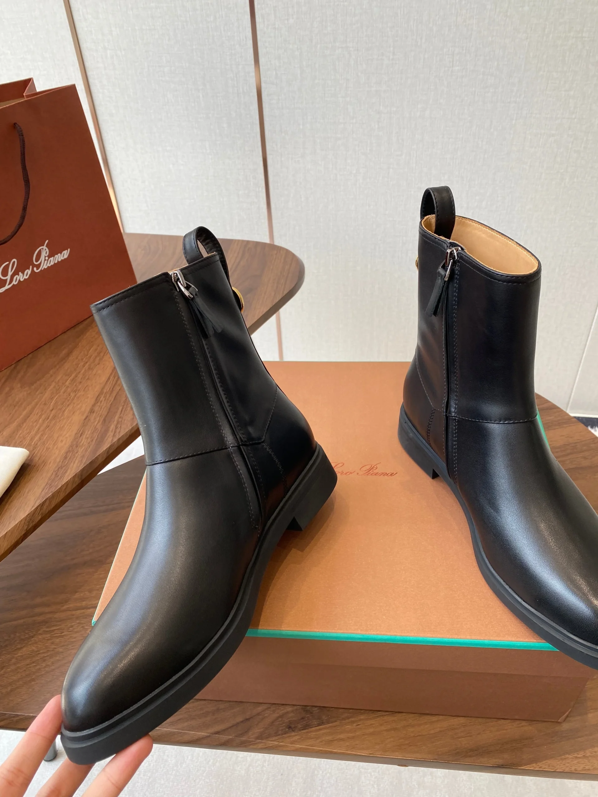 LP latest short boots black  calfskin 388110 - Image 8