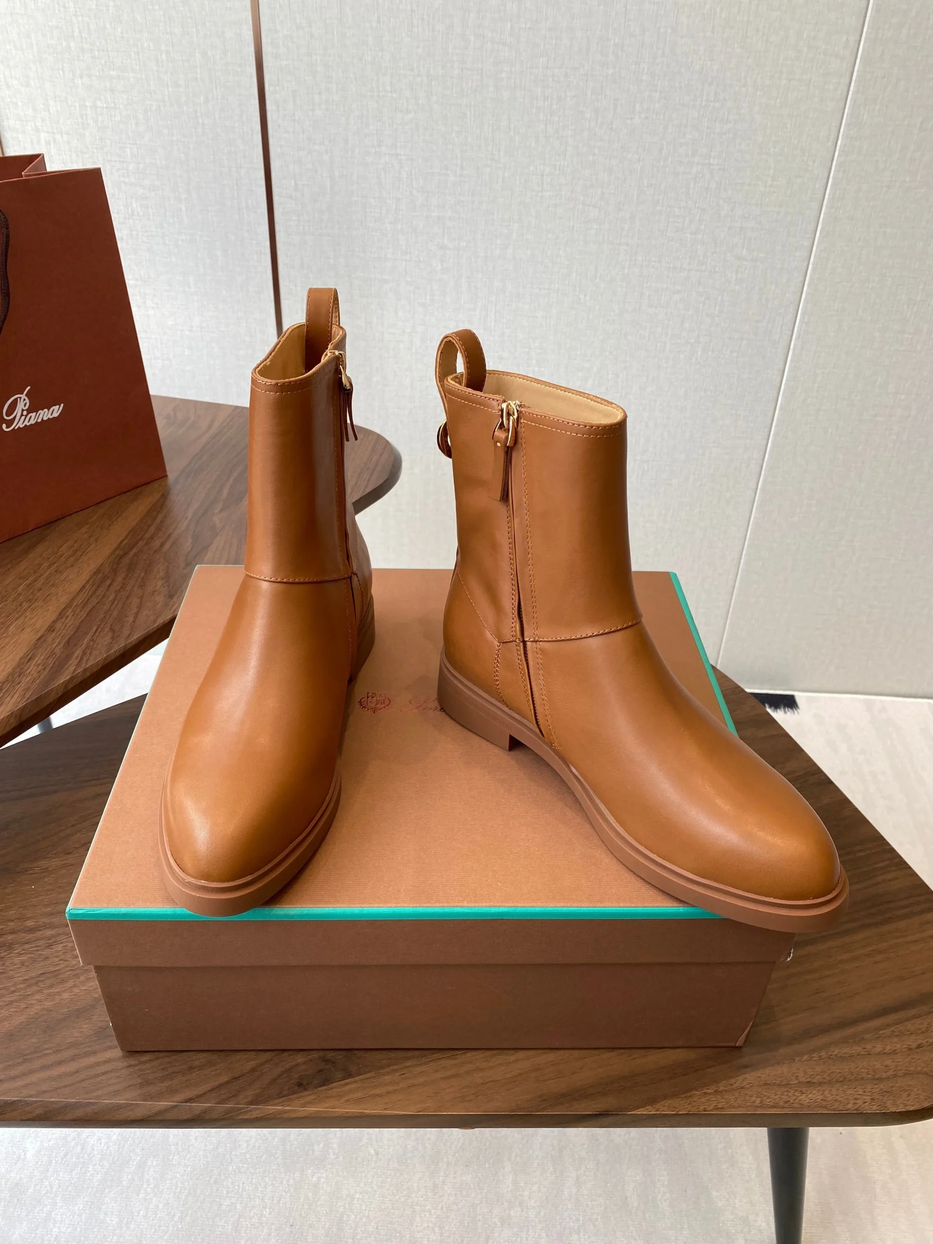 LP latest short boots  brown calfskin 388108 - Image 9