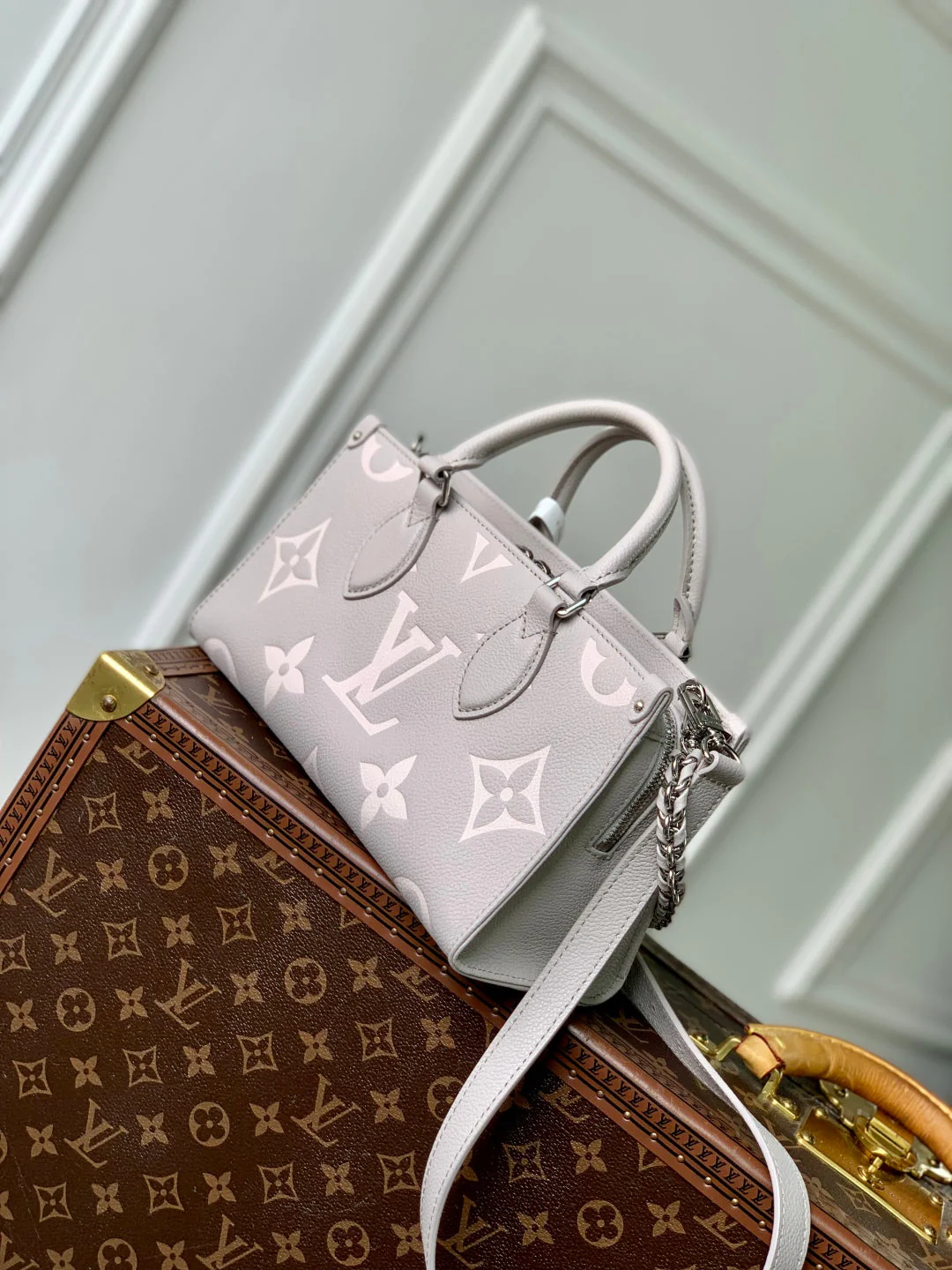 LV OnTheGo East West Bag Gray White Monogram Empreinte leather 240824 - Image 6