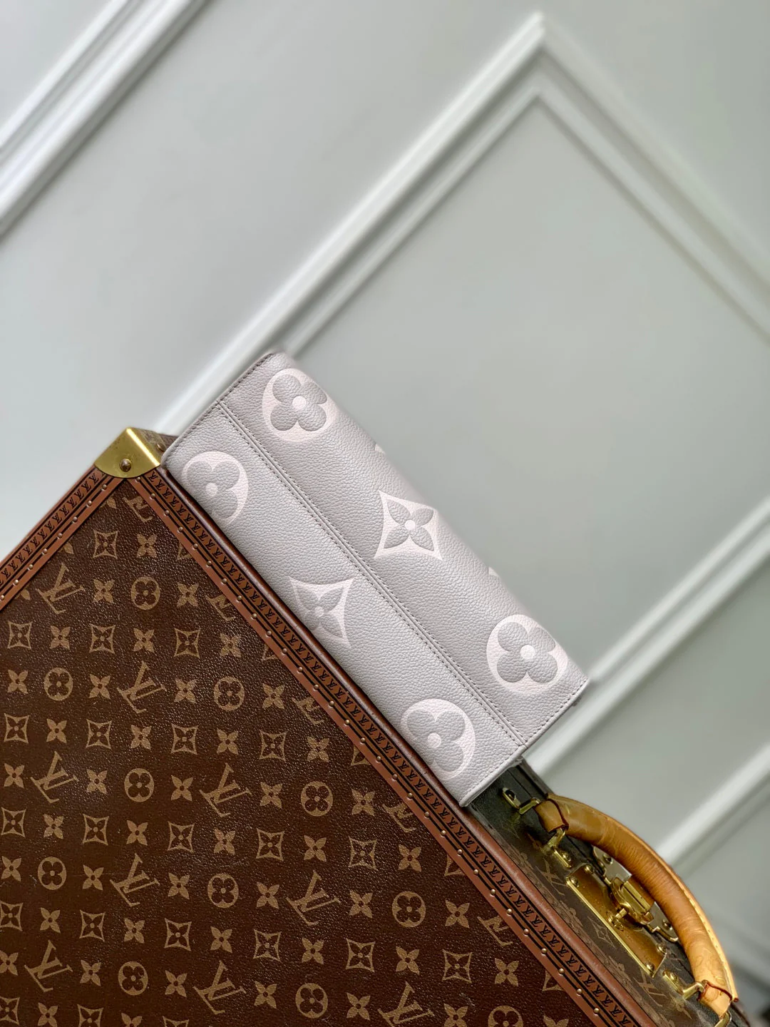 LV OnTheGo East West Bag Gray White Monogram Empreinte leather 240824 - Image 9