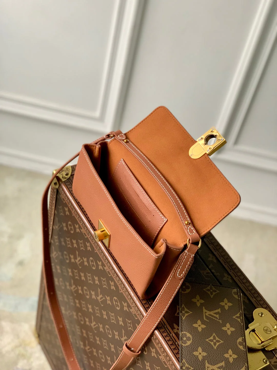 LV Lock Bag Brown Gold Calfskin 240869 - Image 5