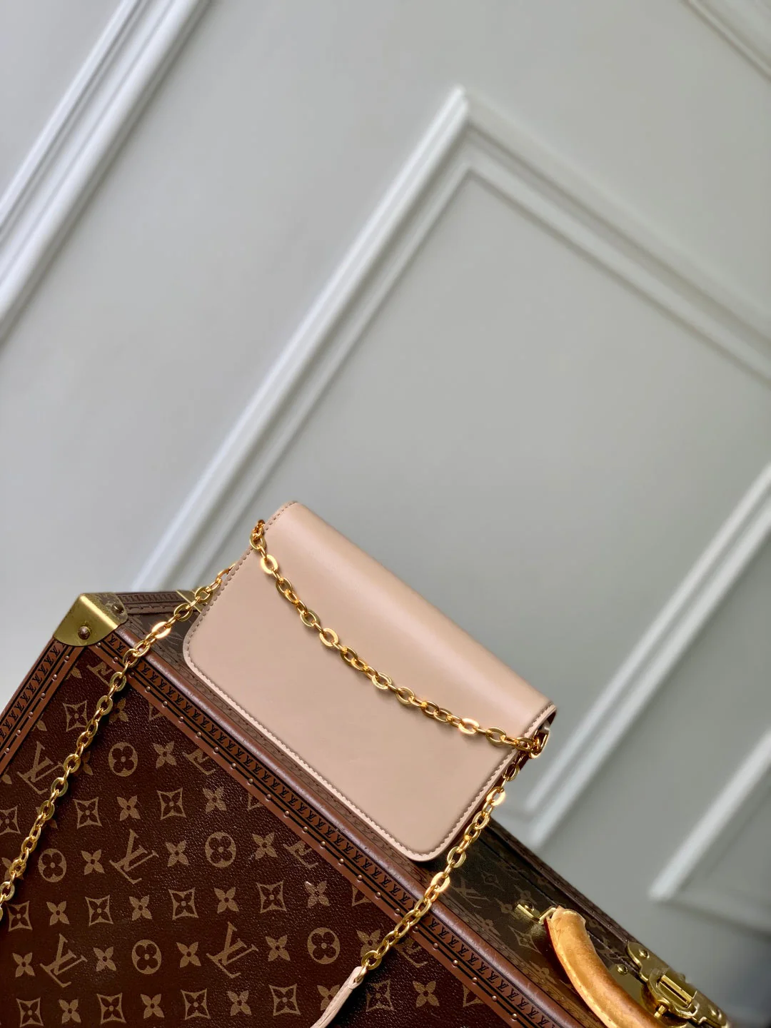Wallet On Chain LV Bloom 20cm Beige Calfskin 250359 - Image 3