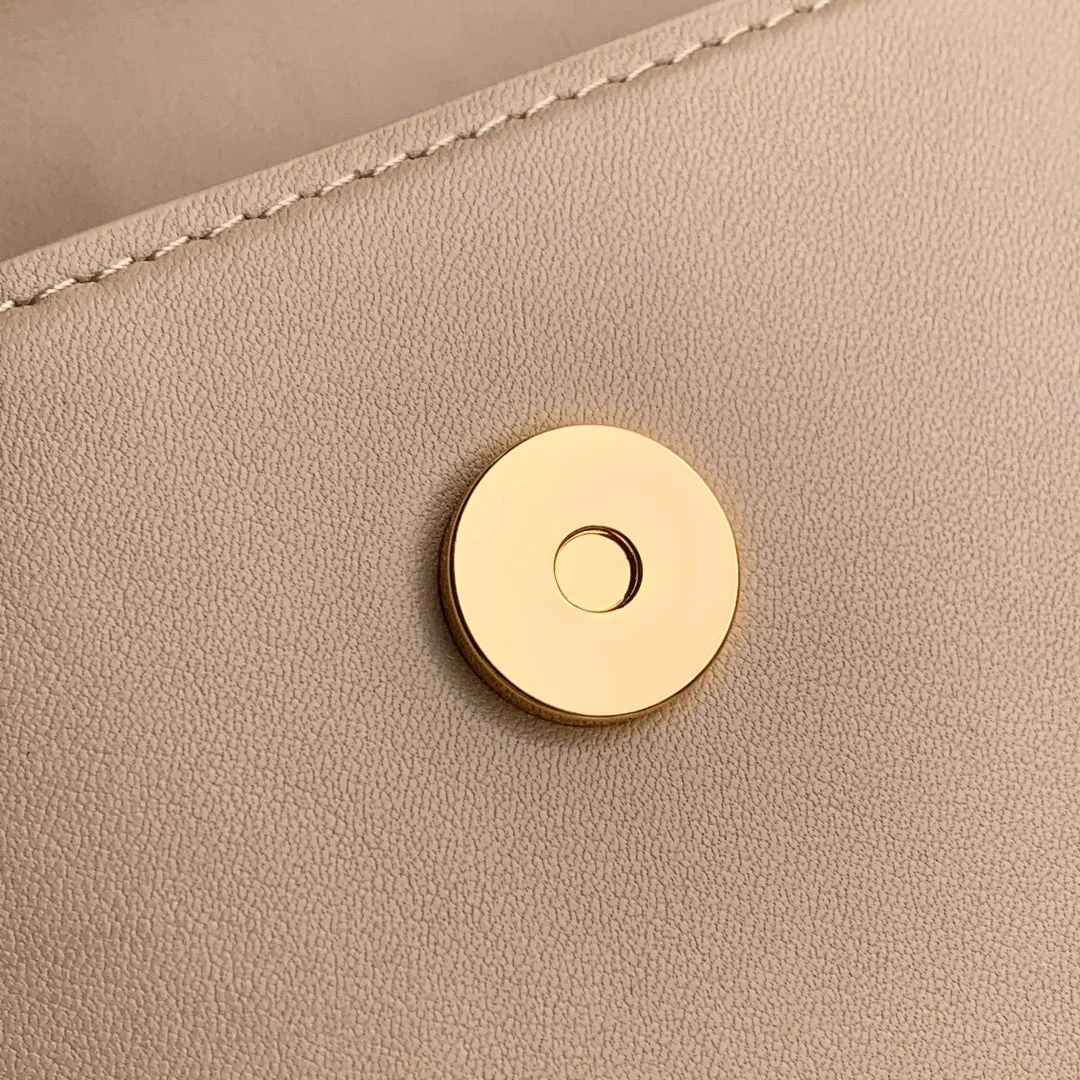 Wallet On Chain LV Bloom 20cm Beige Calfskin 250359 - Image 7