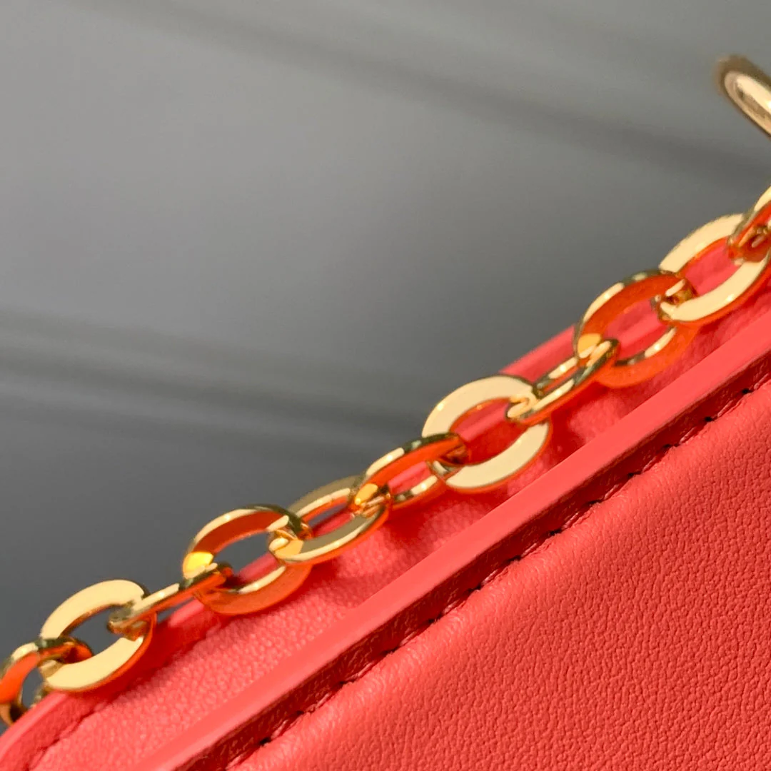 Wallet On Chain LV Bloom 20cm Red Calfskin 250363 - Image 4