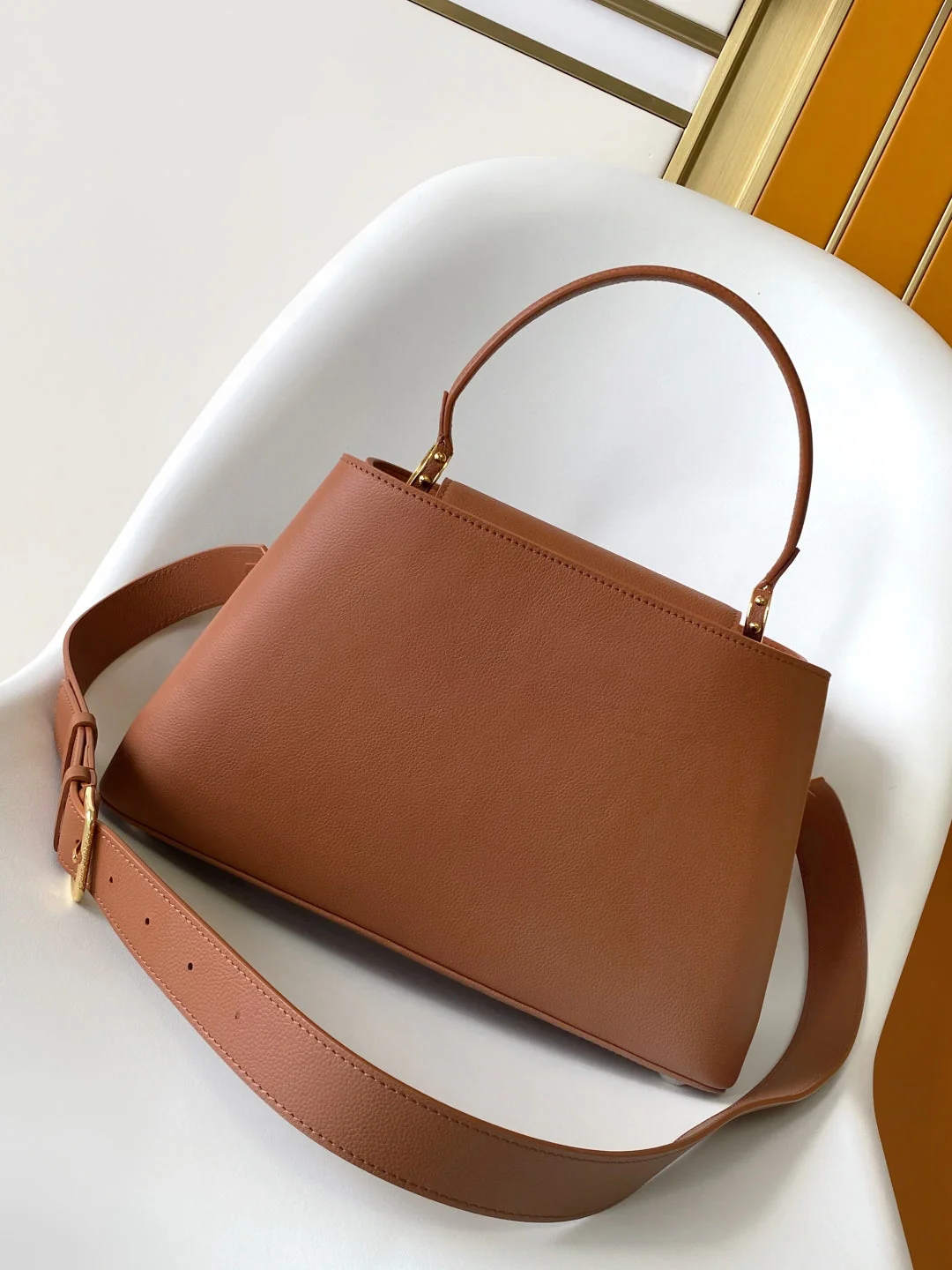 CAPUCINES GM 33CM BROWN GOLD TAURILLON LEATHER 252019 - Image 4