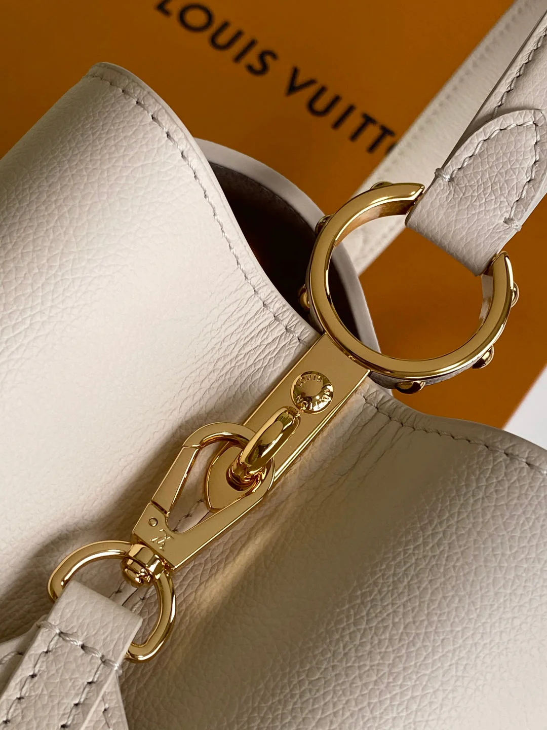 CAPUCINES GM 33CM BEIGE GOLD TAURILLON LEATHER 252023 - Image 4