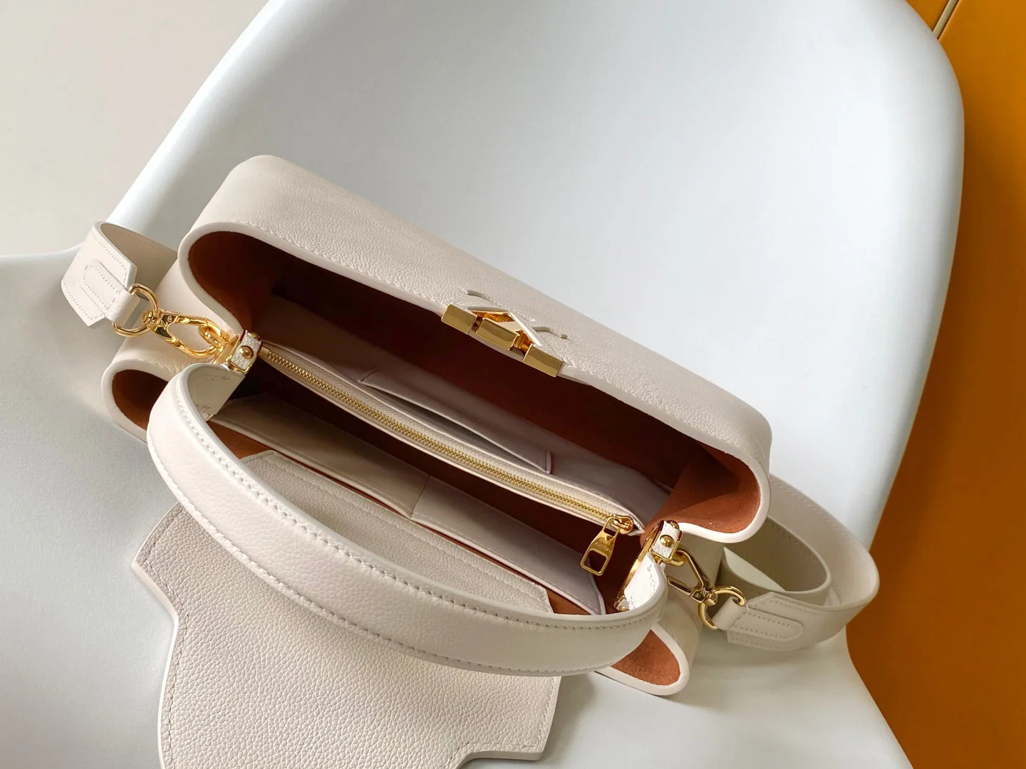 CAPUCINES GM 33CM BEIGE GOLD TAURILLON LEATHER 252023 - Image 7