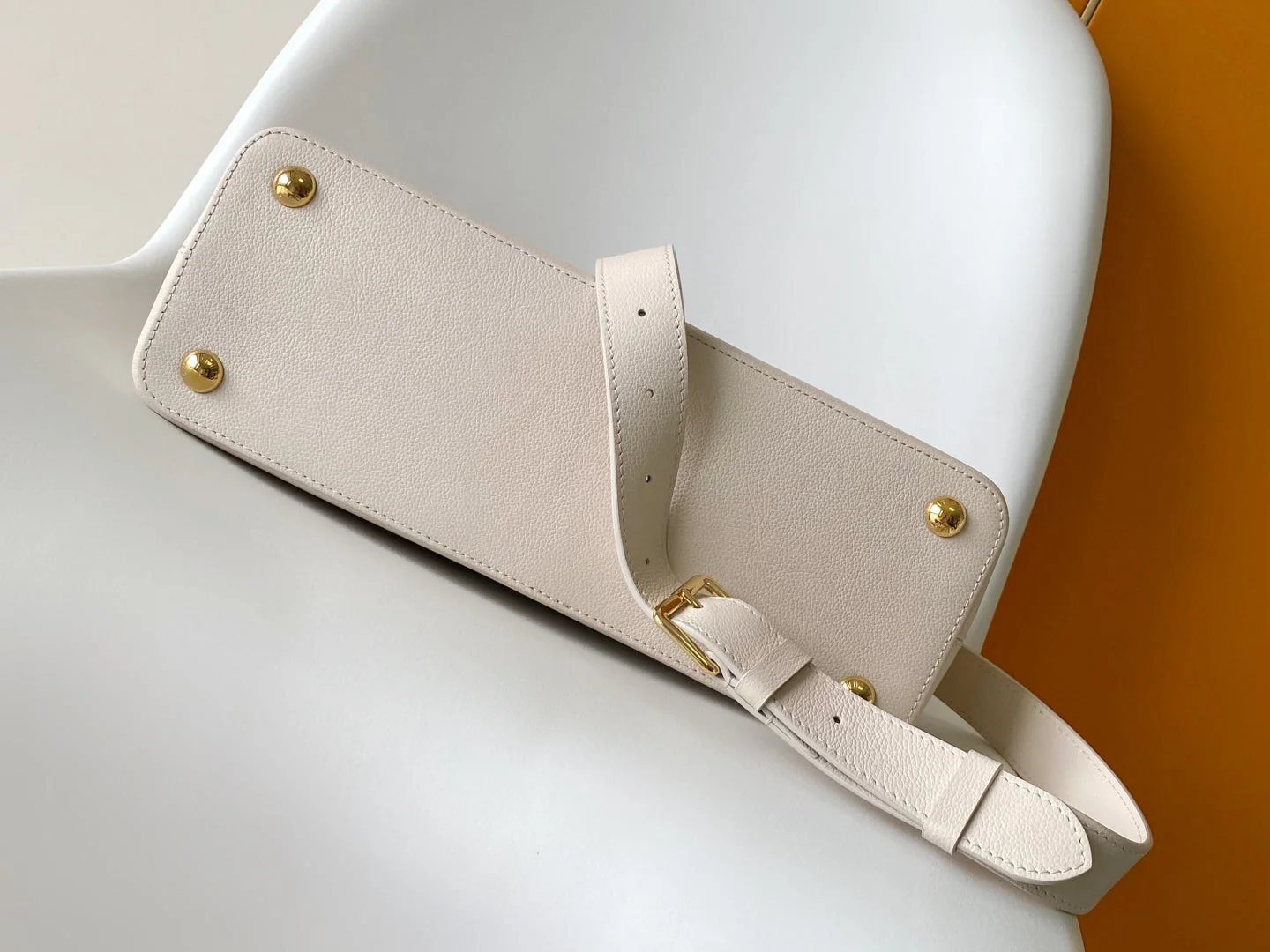 CAPUCINES GM 33CM BEIGE GOLD TAURILLON LEATHER 252023 - Image 5