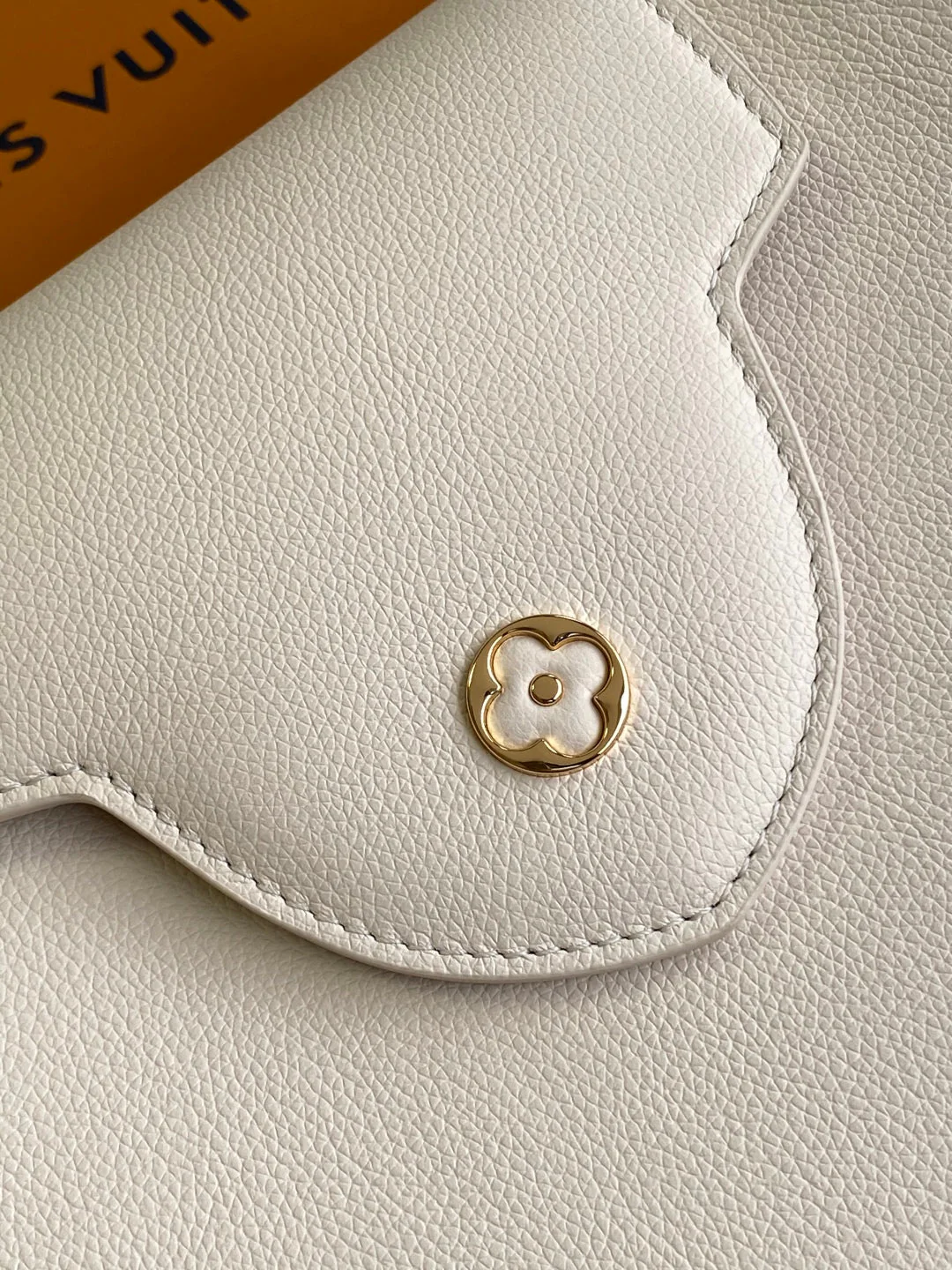 CAPUCINES GM 33CM BEIGE GOLD TAURILLON LEATHER 252023 - Image 8