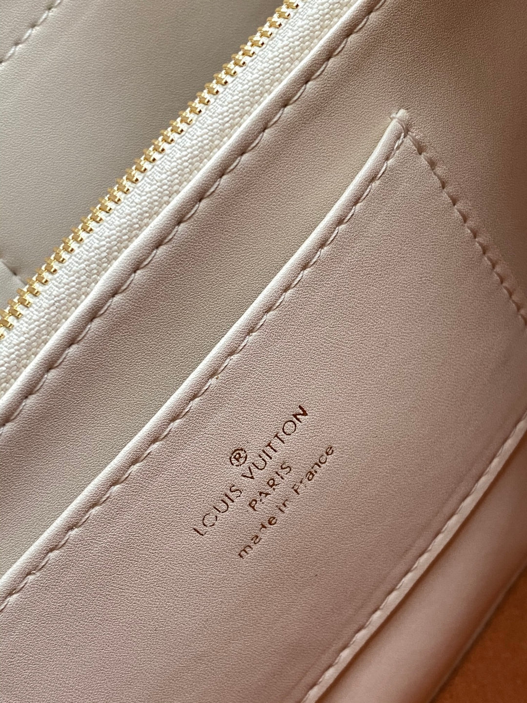 CAPUCINES GM 33CM BEIGE GOLD TAURILLON LEATHER 252023 - Image 6