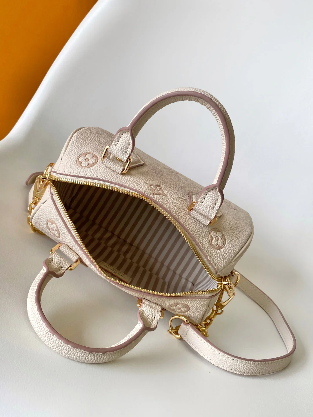 LV Speedy 20 BandouliÃ¨re Bag Beige Embossed cowhide 252519 - Image 4