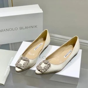 Manolo Diamond Buckle Pumps Beige Silk 327500