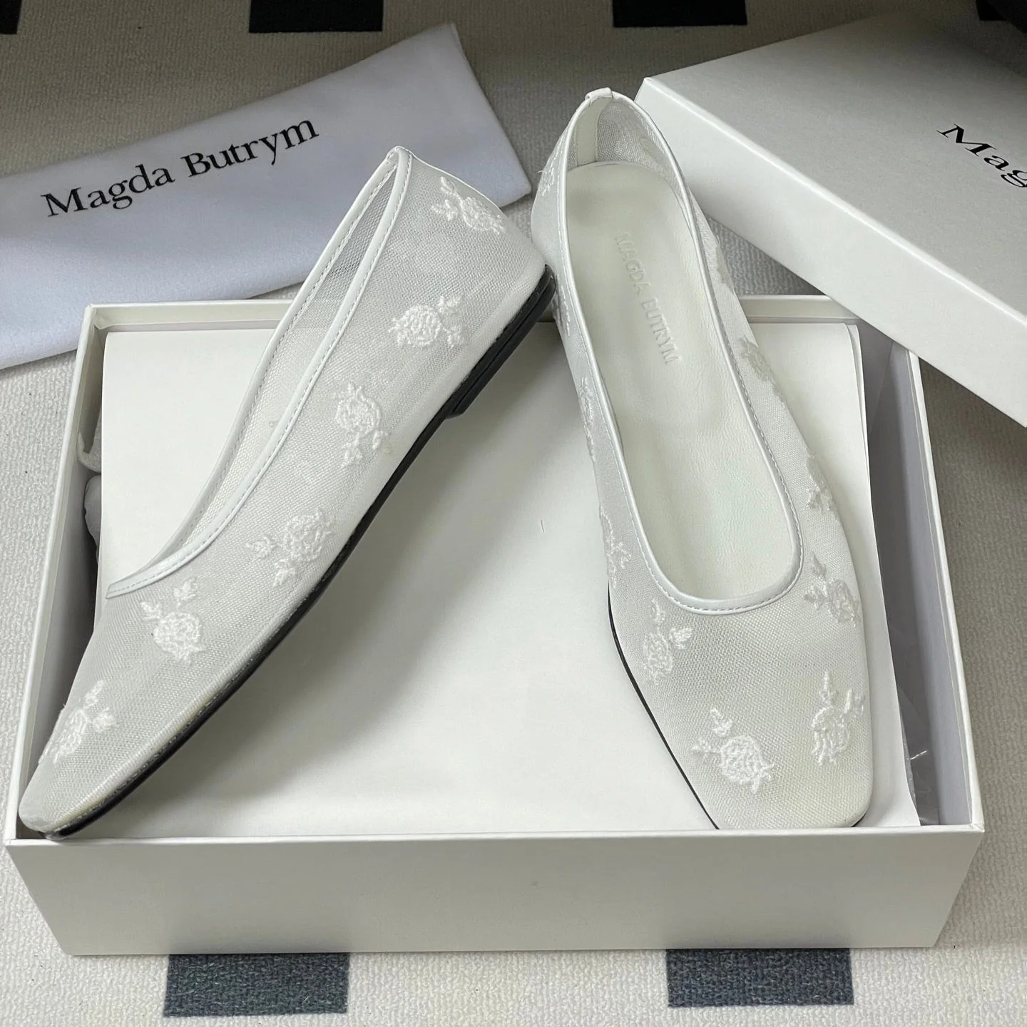 Manolo 25 Ballet Flats White Mesh Fabric 319741