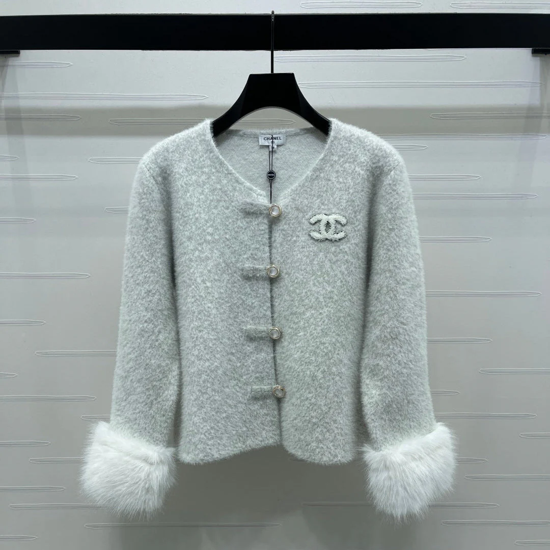 Chanel 2025 Fur-sleeved Crew Neck Cardigan Light Gray Polyester Wool 319594