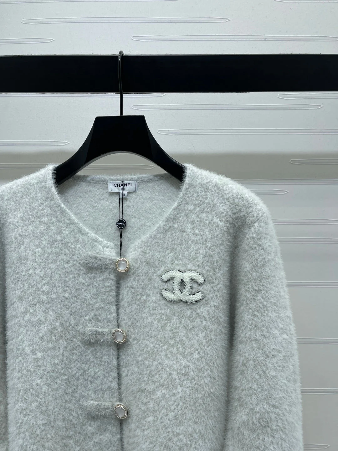 Chanel 2025 Fur-sleeved Crew Neck Cardigan Light Gray Polyester Wool 319594 - Image 3