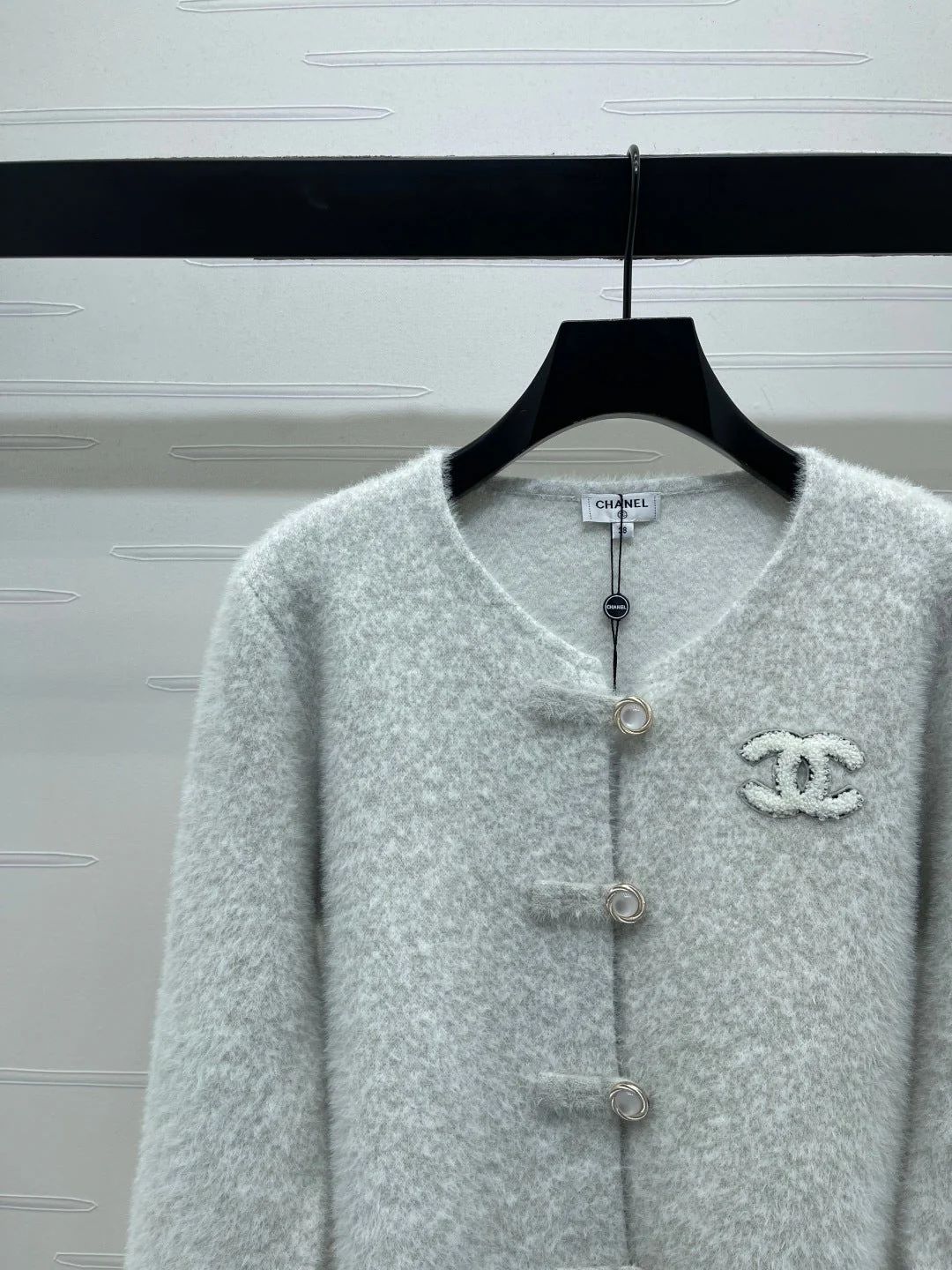 Chanel 2025 Fur-sleeved Crew Neck Cardigan Light Gray Polyester Wool 319594 - Image 6