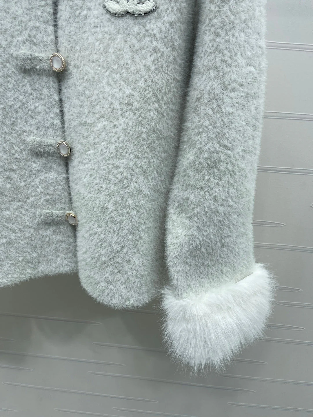 Chanel 2025 Fur-sleeved Crew Neck Cardigan Light Gray Polyester Wool 319594 - Image 7