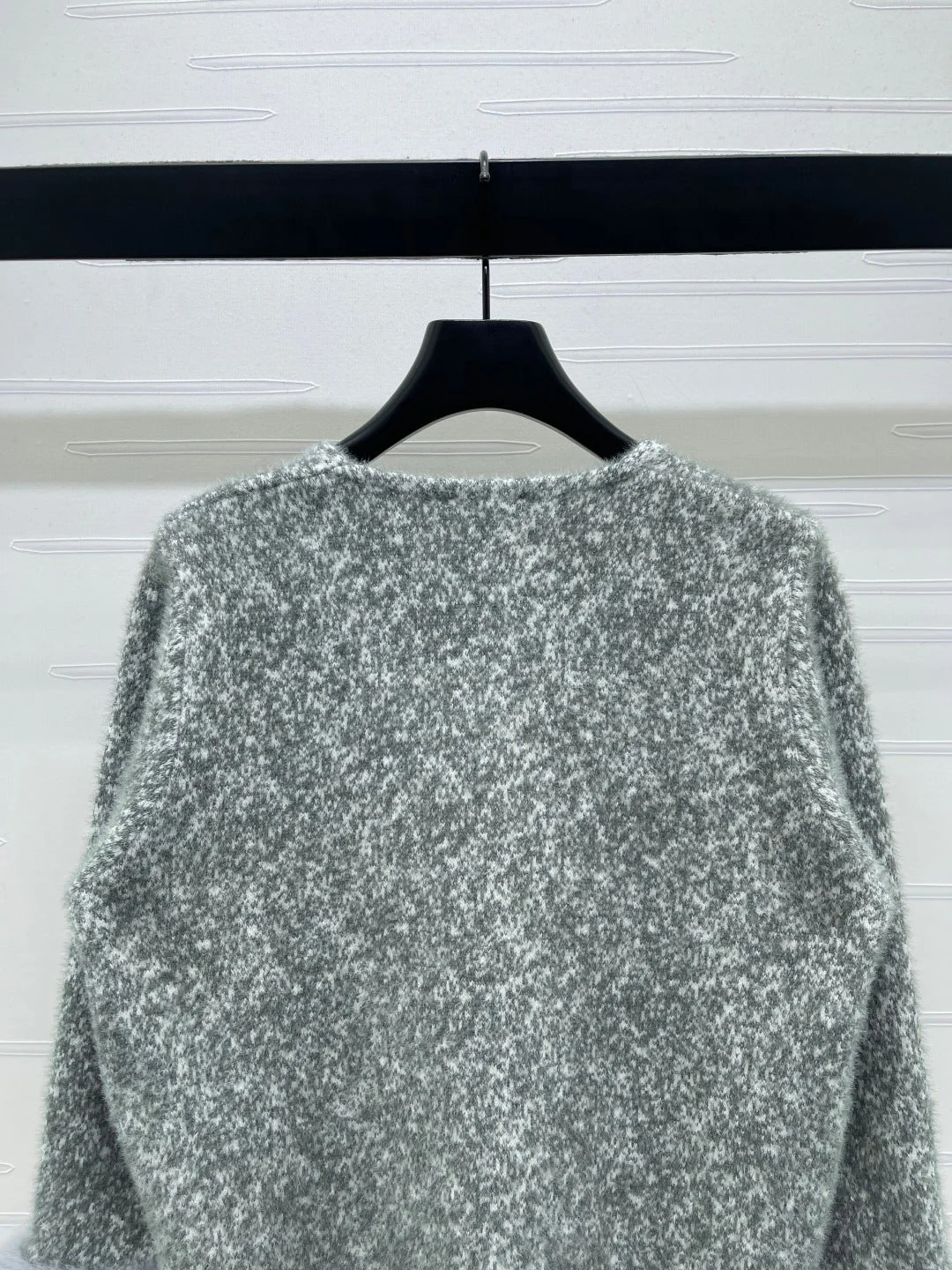 Chanel 2025 Fur-sleeved Crew Neck Cardigan Gray Polyester Wool 319595 - Image 9