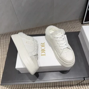 CD Star sneakers white cowhide wool 539687