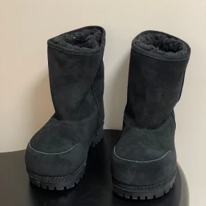 Balenciaga Low Snow Boots Black Suede 535036