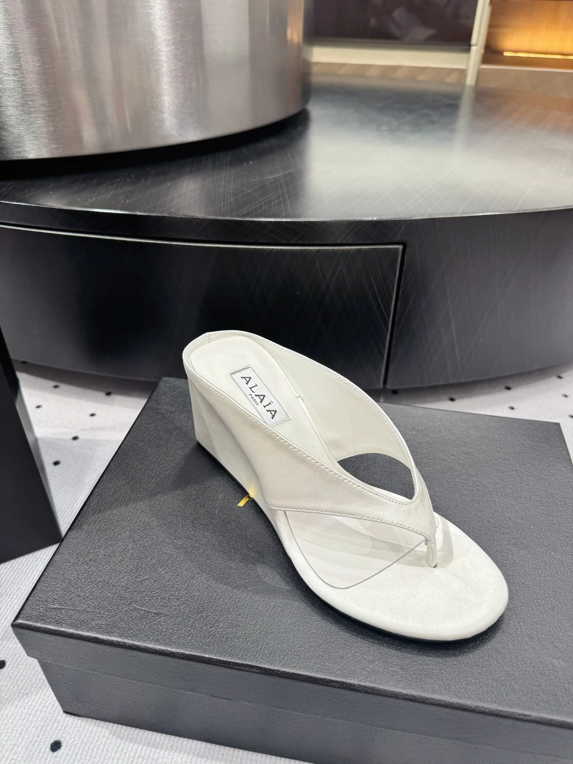 Alaia 25 Cube Thong Mules White Sheepskin 296089 - Image 6