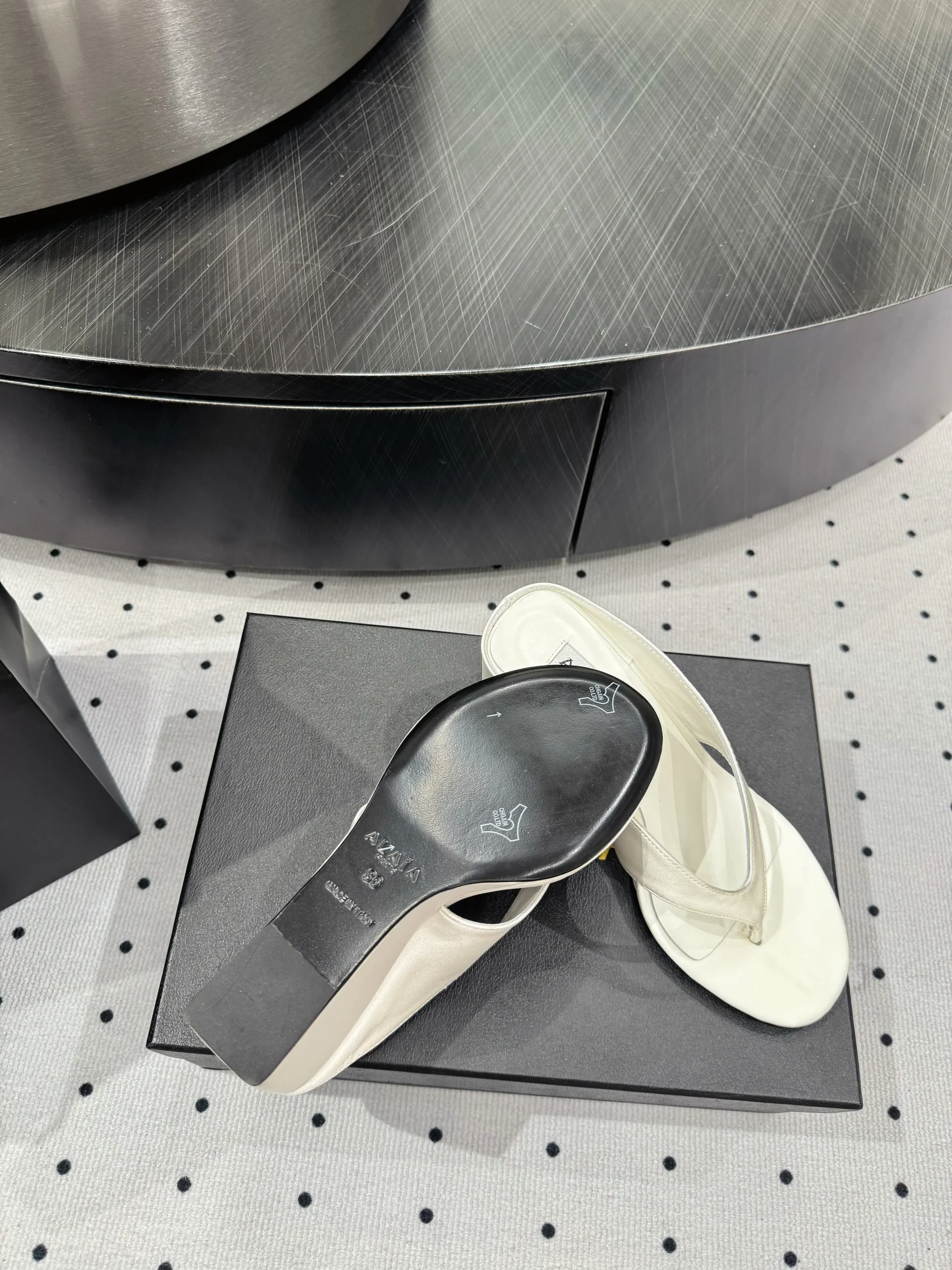 Alaia 25 Cube Thong Mules White Sheepskin 296089 - Image 8