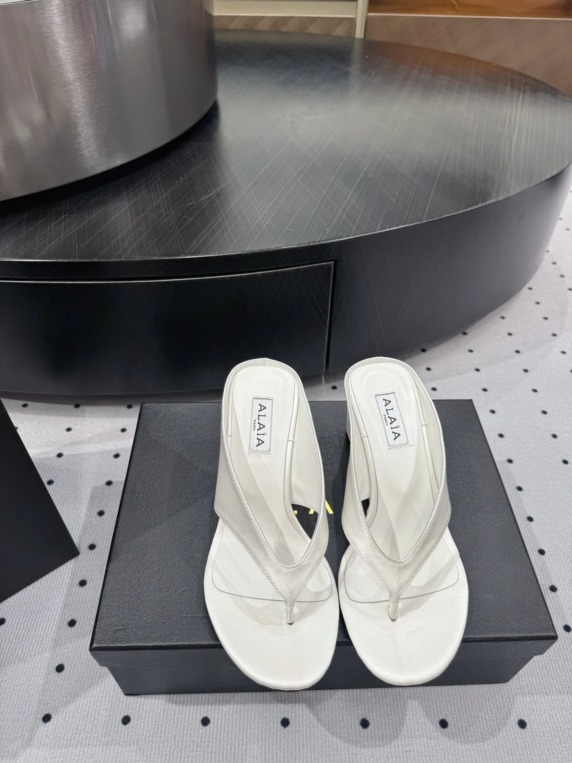 Alaia 25 Cube Thong Mules White Sheepskin 296089 - Image 9