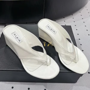 Alaia 25 Cube Thong Mules White Sheepskin 296089