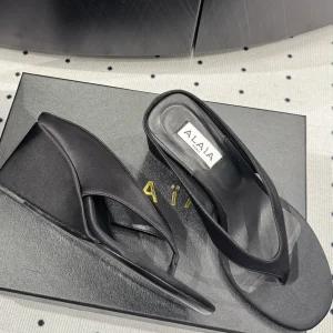 Alaia 25 Cube Thong Mules Black Sheepskin 296090