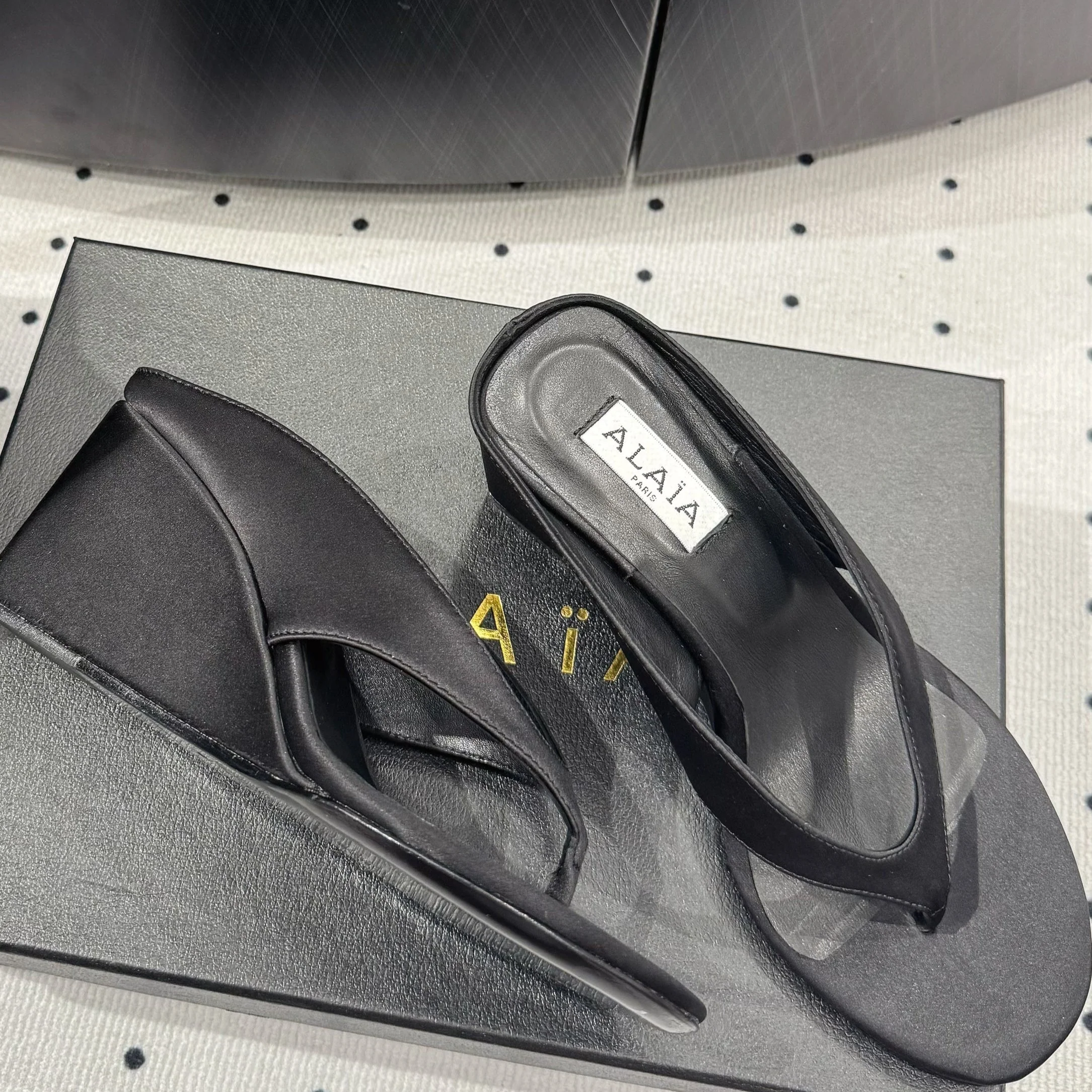 Alaia 25 Cube Thong Mules Black Sheepskin 296090