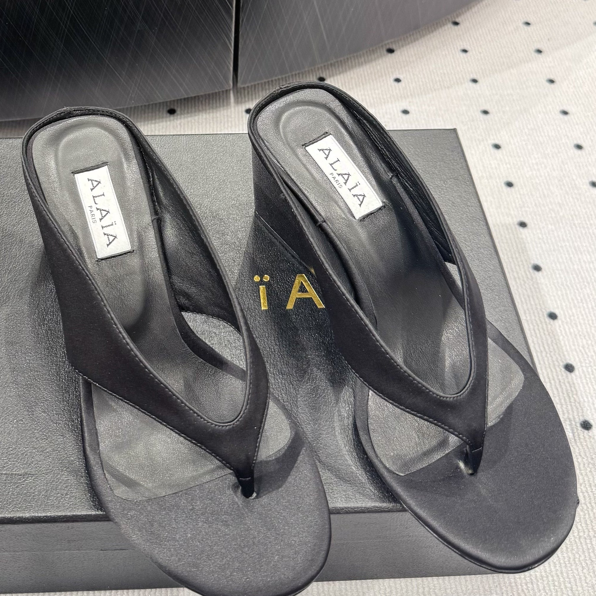 Alaia 25 Cube Thong Mules Black Sheepskin 296090 - Image 2