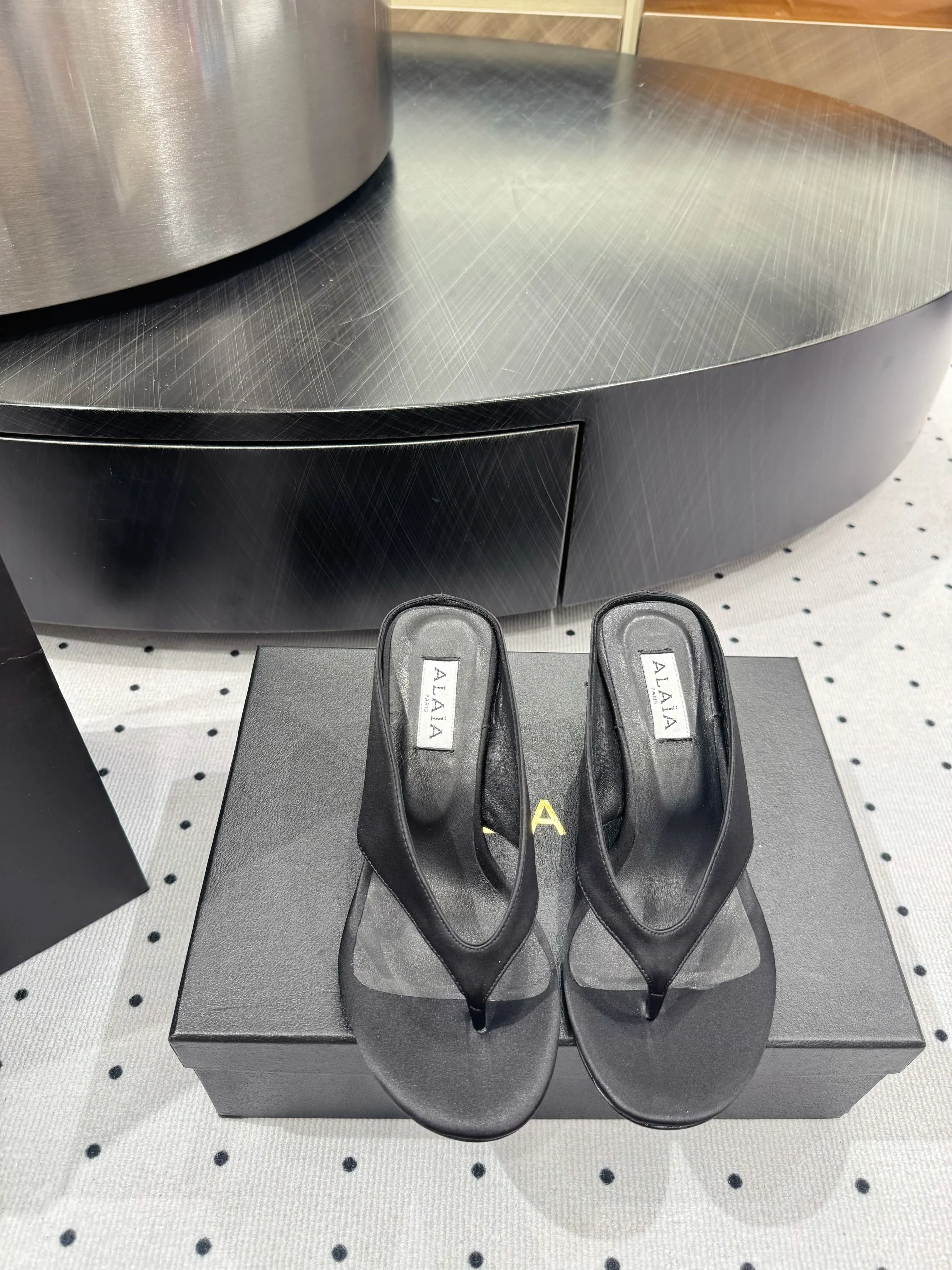 Alaia 25 Cube Thong Mules Black Sheepskin 296090 - Image 3