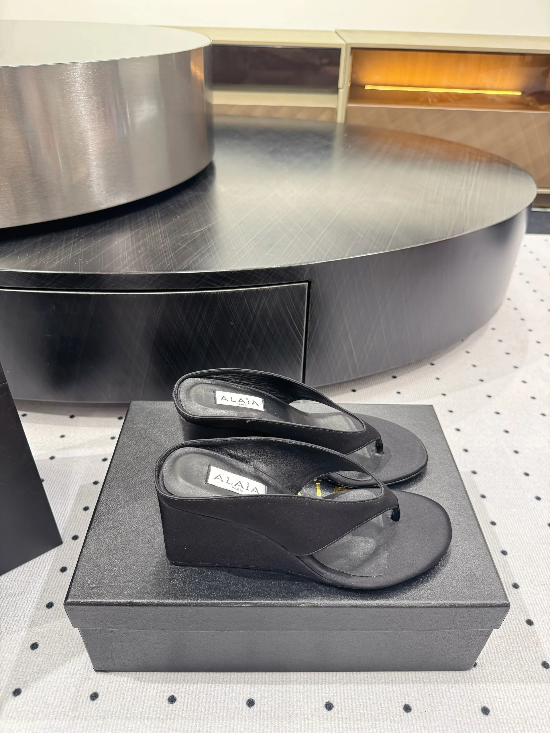 Alaia 25 Cube Thong Mules Black Sheepskin 296090 - Image 8