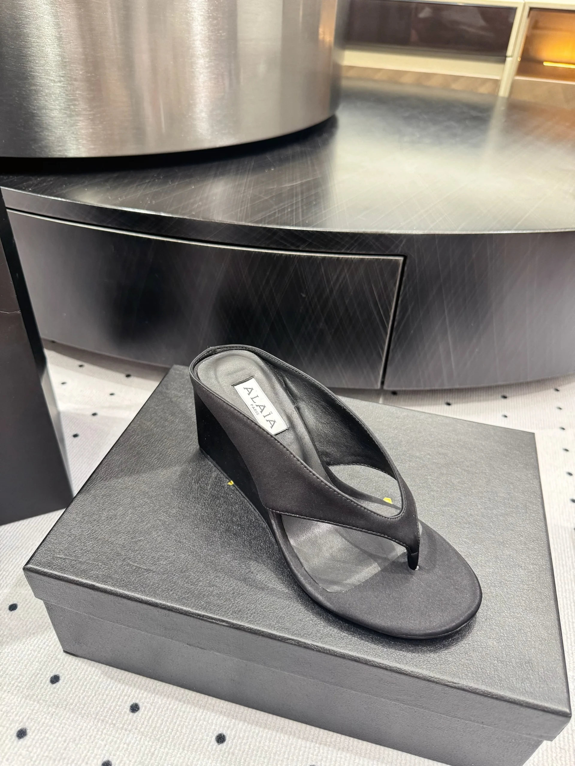 Alaia 25 Cube Thong Mules Black Sheepskin 296090 - Image 7