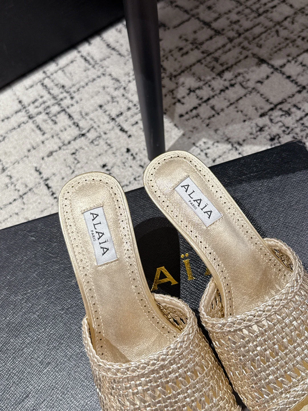 ALAIA  Muller high-heeled metallic gold woven leather - Image 9