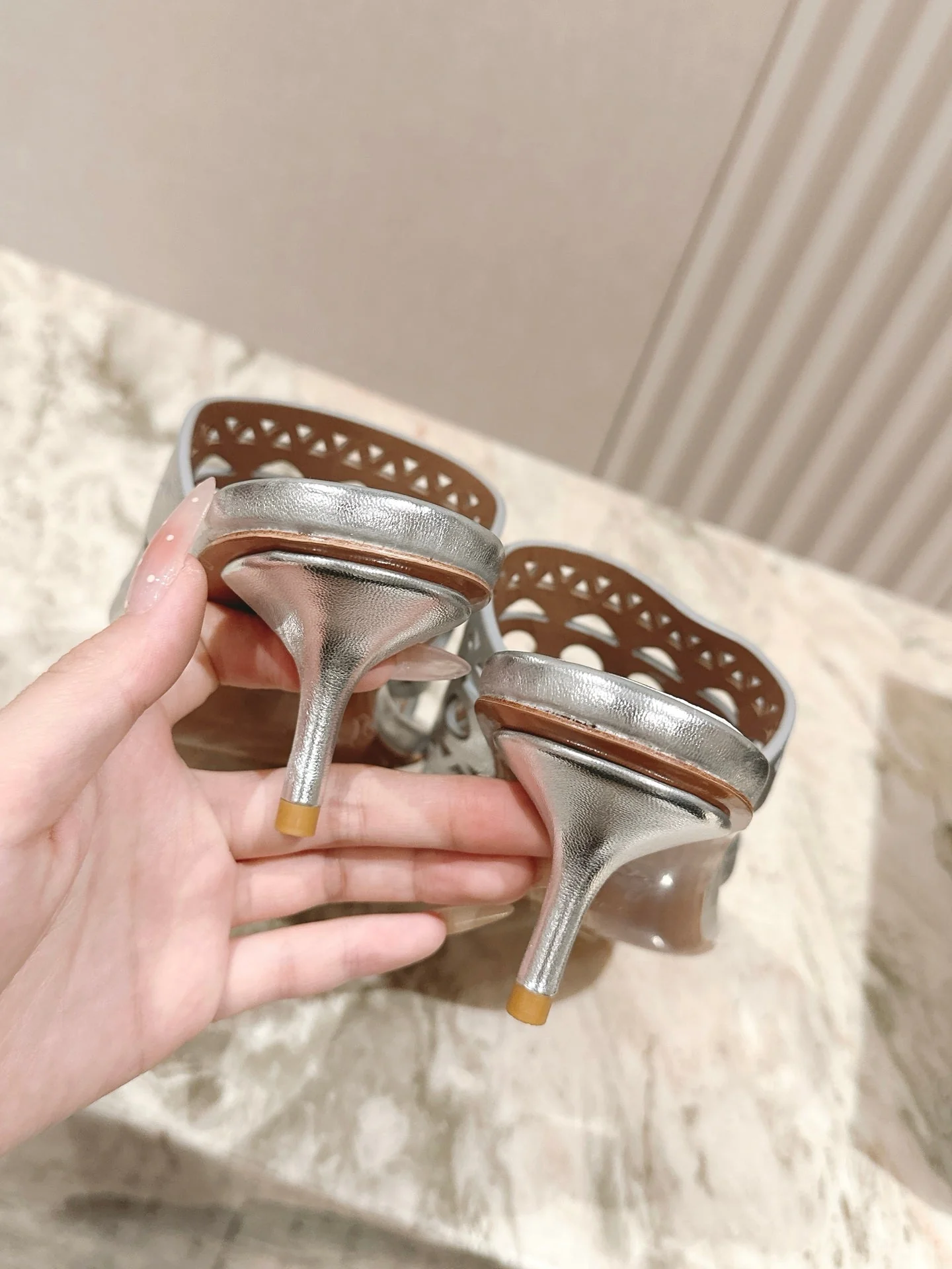 Alaia 2025 Vienne Cutout Kitten-Heel Slide Sandals Silver Leather 293647 - Image 4