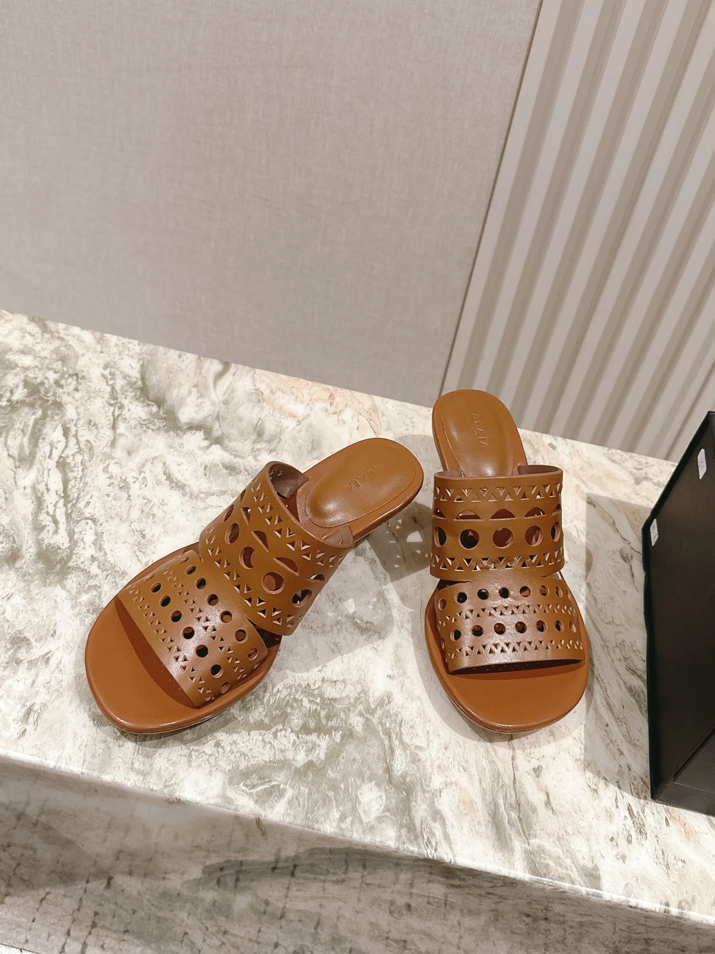 Alaia 2025 Vienne Cutout Kitten-Heel Slide Sandals Brown Leather 293649 - Image 6