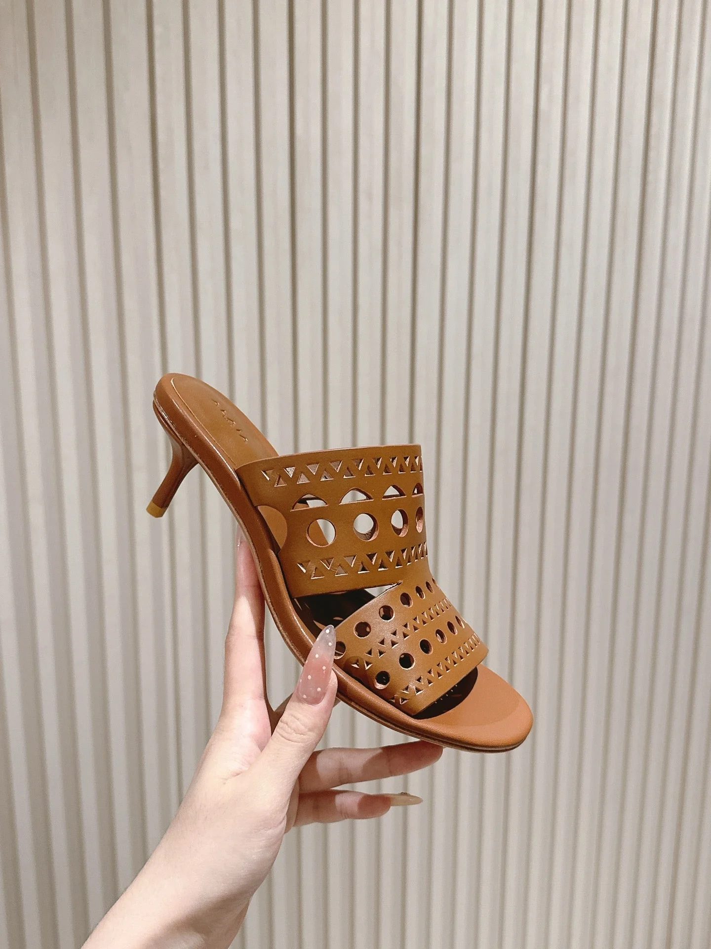 Alaia 2025 Vienne Cutout Kitten-Heel Slide Sandals Brown Leather 293649 - Image 7