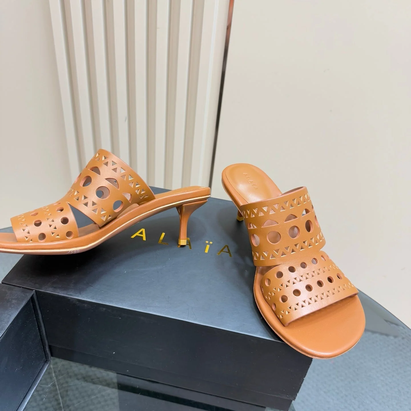 Alaia Vienne Cutout Kitten-Heel Slide Sandals Brown Sheepskin 299662 - Image 5