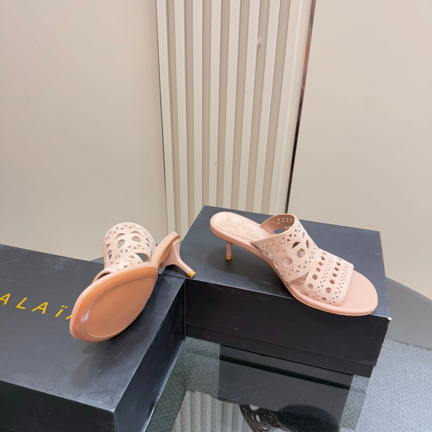 Alaia Vienne Cutout Kitten-Heel Slide Sandals Pink Sheepskin 299665 - Image 2