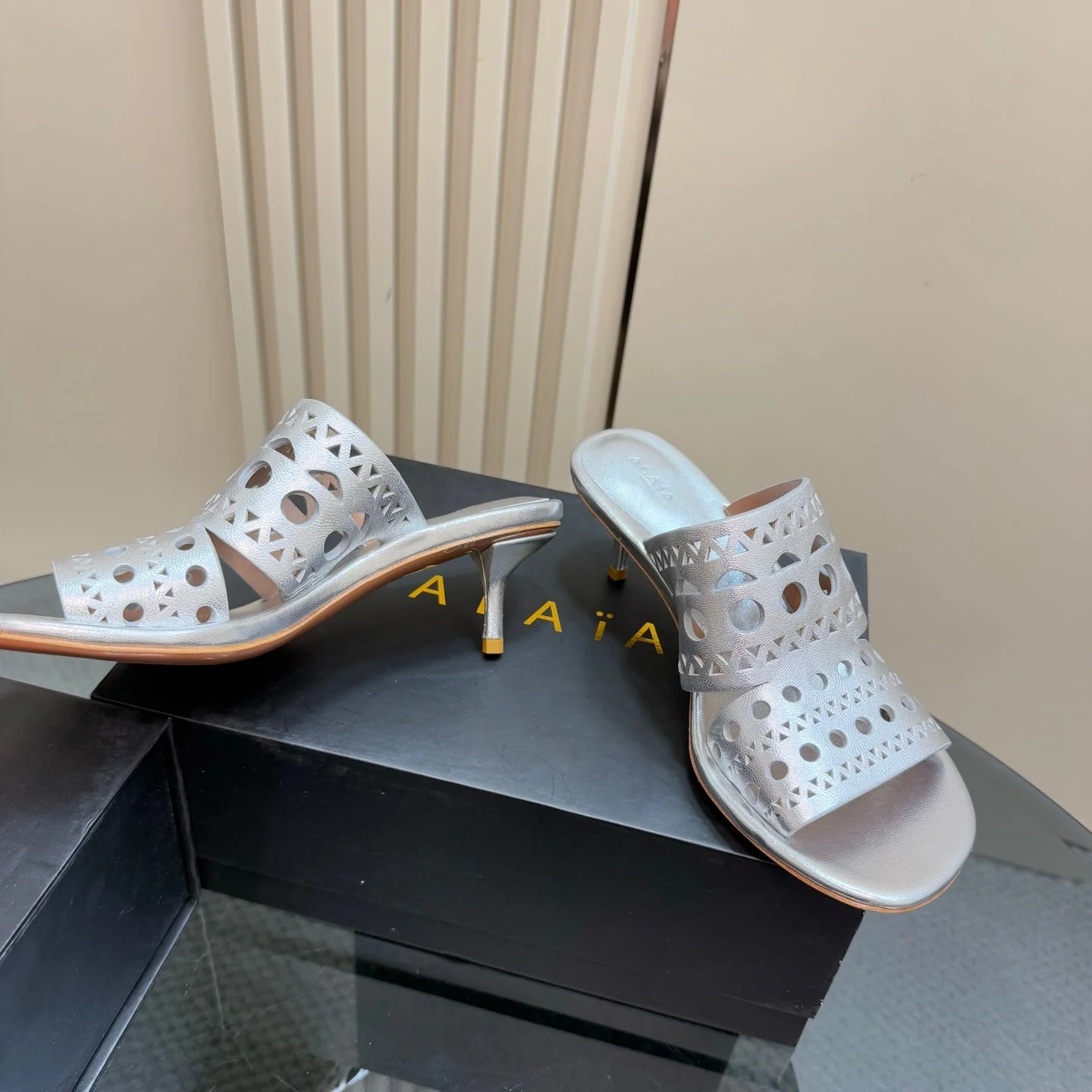 Alaia Vienne Cutout Kitten-Heel Slide Sandals Silver Sheepskin 299664 - Image 9