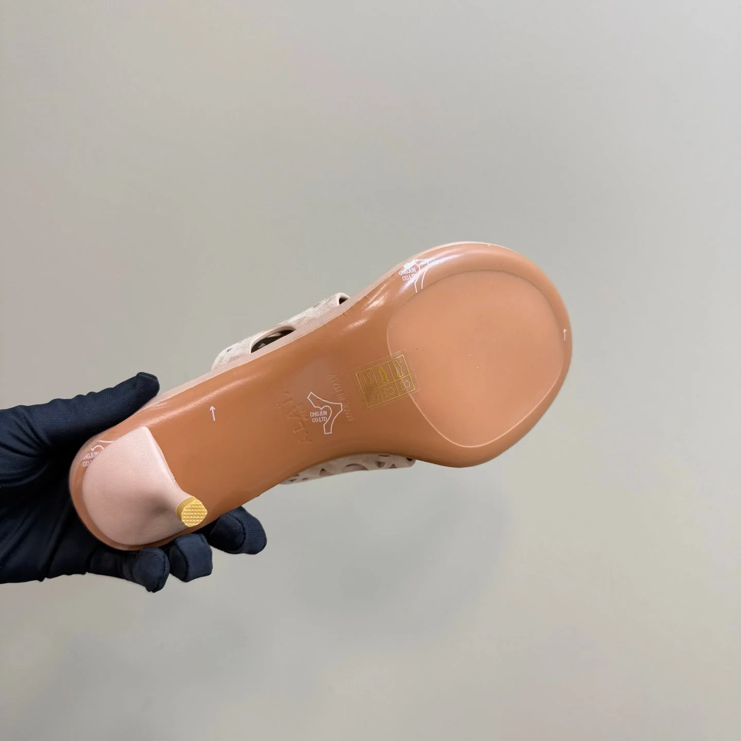 Alaia Vienne Cutout Kitten-Heel Slide Sandals Pink Sheepskin 299665 - Image 5