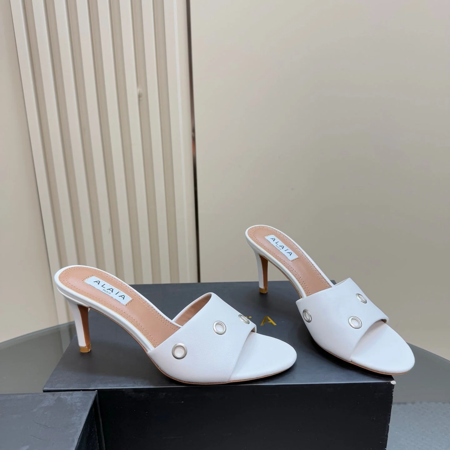 Alaia 2025 Oeillets Embellished Leather Sandals White Lambskin 299667 - Image 6