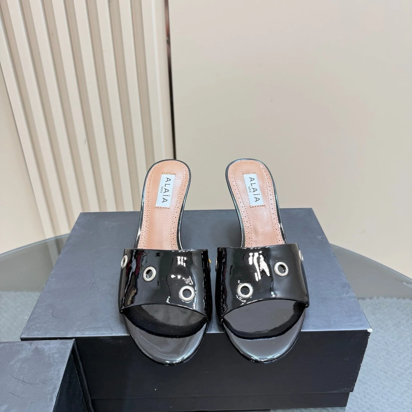 Alaia 2025 Oeillets Embellished Leather Sandals Glossy Black Lambskin 299668 - Image 5