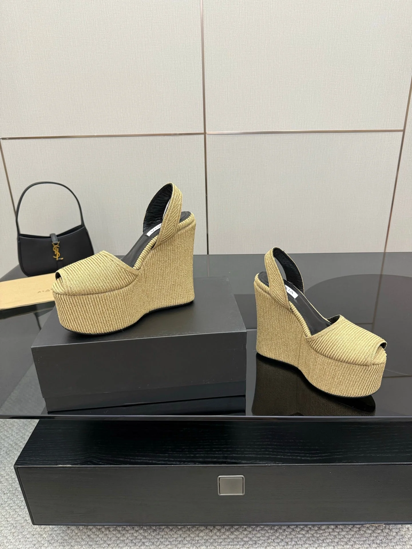 ALAIA platform sandal golden beige sheepskin 389630 - Image 9