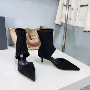 Alaia's new fall/winter ankle boots black suede 388513