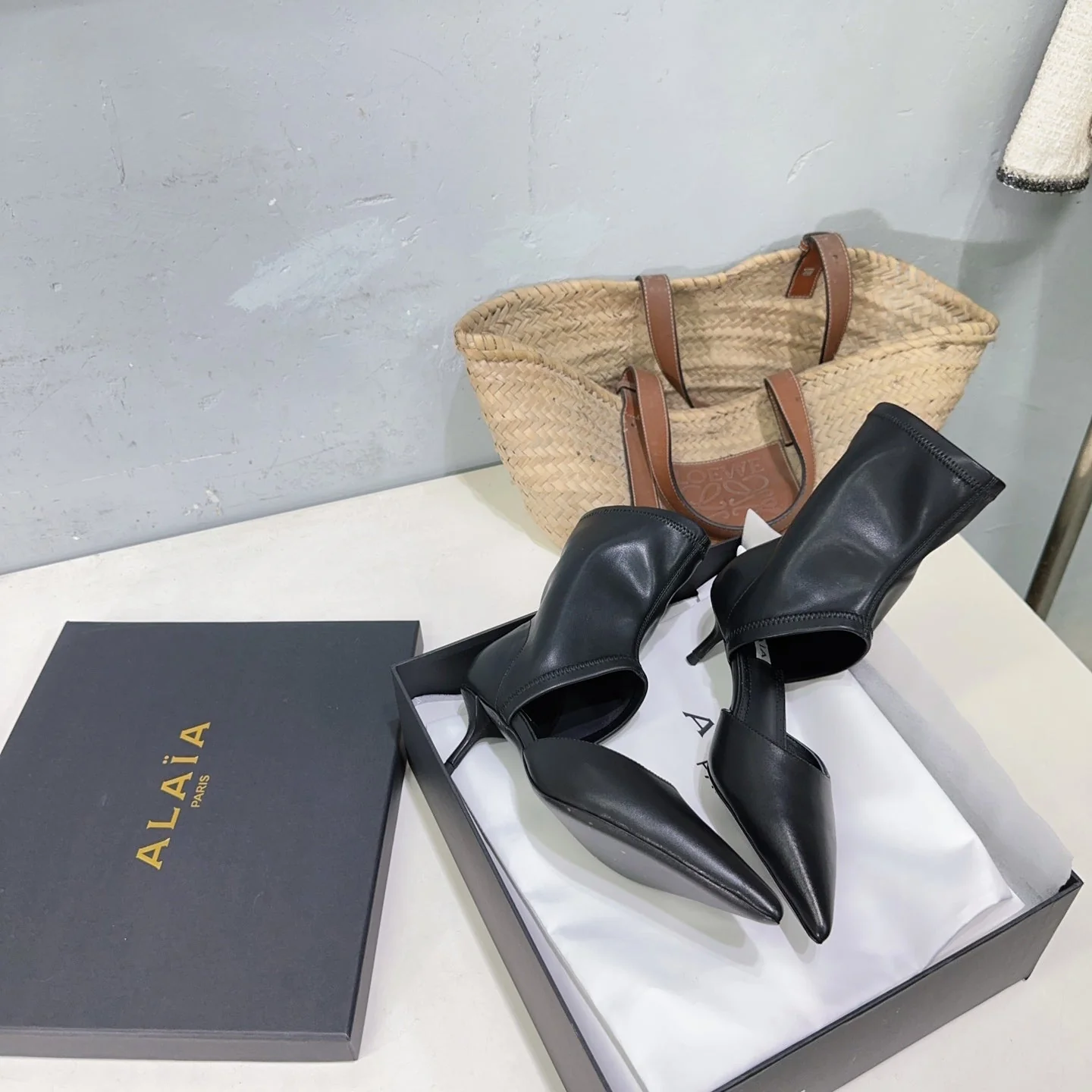 Alaia's new fall/winter ankle boots black sheepskin 388514 - Image 8