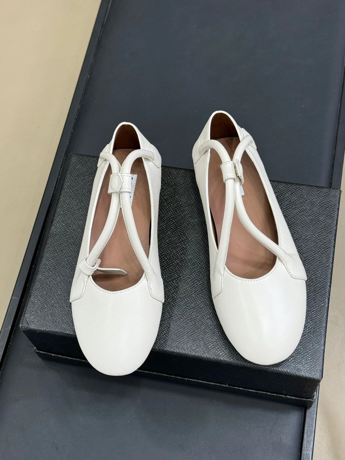 ALAIA  Le Teckel  Ballet Flats White Sheepskin 468730 - Image 4